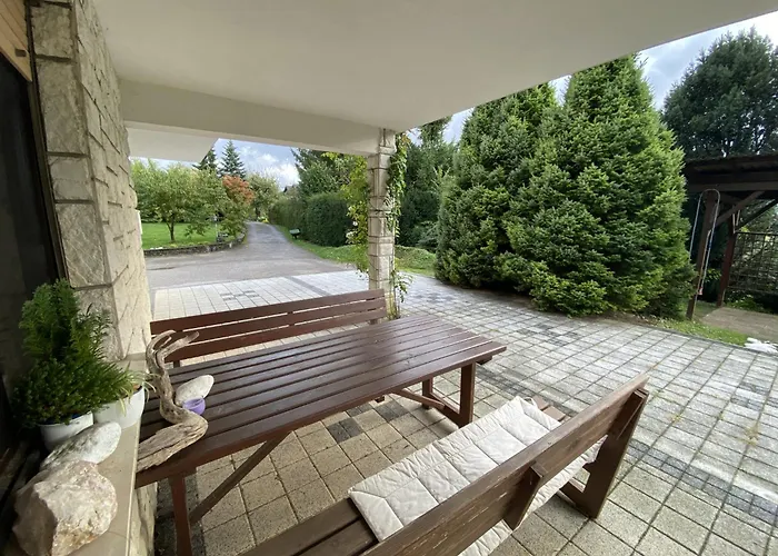 Apartma Losko アパート