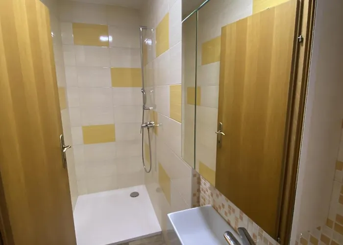 Apartma Losko * ツェルクニツァ